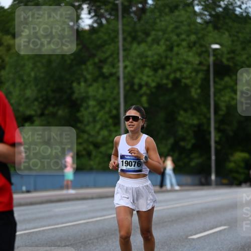 29.06.2025 - hella hamburg halbmarathon Dr. Thomas Lammeyer http://msf.ph/oto/8171153 29.06.2025 09:46:01 Kennedybrücke 4338, 5612, 7331, 7855, 9097, 9269, 9385, 11078, 11228 meine-sportfotos.de