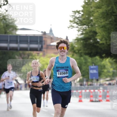 29.06.2025 - hella hamburg halbmarathon Jannik Wohlers http://msf.ph/oto/8171175 29.06.2025 09:41:51 Lombardsbrücke 2604, 10485, 14113, 14506, 17003, 18569 meine-sportfotos.de