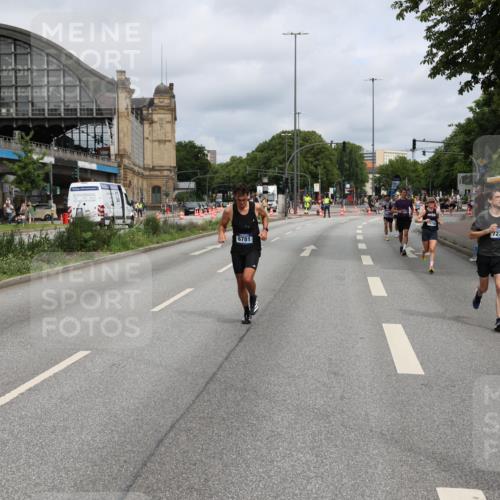 29.06.2025 - hella hamburg halbmarathon Yannick Fuchs http://msf.ph/oto/8171185 29.06.2025 10:24:37 20KM 1758, 2021, 2180, 3043, 6781, 7186, 7231, 9137, 9571, 10156, 10171, 10790, 12234, 12337, 13374, 13838, 14164, 14395, 15672, 15880, 16118, 16736, 16818, 17197, 18699, 18737, 19042, 19194, 19202, 19203, 19204 meine-sportfotos.de