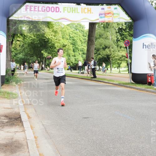 29.06.2025 - hella hamburg halbmarathon MichiJ http://msf.ph/oto/8171205 29.06.2025 10:15:12 Zwischen KM18-KM19 11078, 14836 meine-sportfotos.de