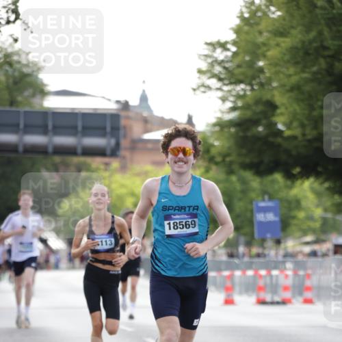 29.06.2025 - hella hamburg halbmarathon Jannik Wohlers http://msf.ph/oto/8171206 29.06.2025 09:41:51 Lombardsbrücke 2604, 10485, 14113, 14506, 17003, 18569 meine-sportfotos.de