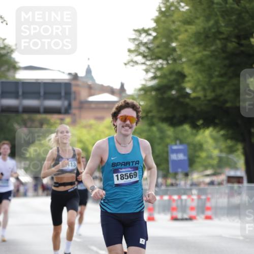 29.06.2025 - hella hamburg halbmarathon Jannik Wohlers http://msf.ph/oto/8171230 29.06.2025 09:41:51 Lombardsbrücke 2604, 10485, 14113, 14506, 17003, 18569 meine-sportfotos.de