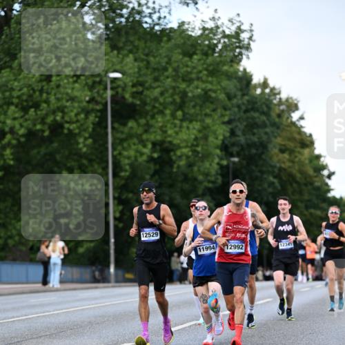 29.06.2025 - hella hamburg halbmarathon Dr. Thomas Lammeyer http://msf.ph/oto/8171252 29.06.2025 09:46:10 Kennedybrücke 4338, 9097, 9385, 9565, 9767, 10867, 11228 meine-sportfotos.de