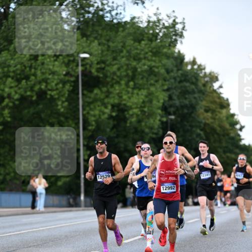 29.06.2025 - hella hamburg halbmarathon Dr. Thomas Lammeyer http://msf.ph/oto/8171260 29.06.2025 09:46:10 Kennedybrücke 4338, 9097, 9385, 9565, 9767, 10867, 11228 meine-sportfotos.de