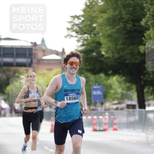 29.06.2025 - hella hamburg halbmarathon Jannik Wohlers http://msf.ph/oto/8171264 29.06.2025 09:41:51 Lombardsbrücke 2604, 10485, 14113, 14506, 17003, 18569 meine-sportfotos.de