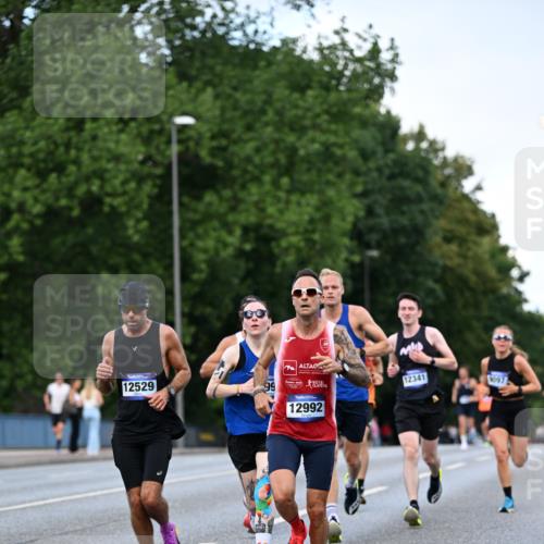 29.06.2025 - hella hamburg halbmarathon Dr. Thomas Lammeyer http://msf.ph/oto/8171309 29.06.2025 09:46:11 Kennedybrücke 4338, 9097, 9385, 9565, 9767, 10867, 11228 meine-sportfotos.de