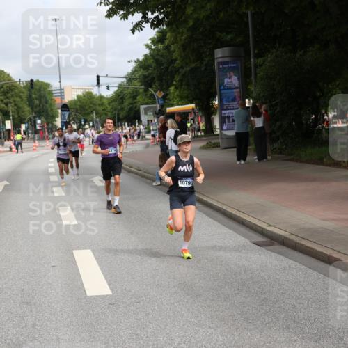 29.06.2025 - hella hamburg halbmarathon Yannick Fuchs http://msf.ph/oto/8171312 29.06.2025 10:24:39 20KM 1758, 2021, 2180, 3043, 6781, 7186, 7231, 8784, 9137, 9571, 10156, 10171, 10790, 12234, 12308, 12337, 13374, 13838, 14164, 15672, 15880, 16118, 16736, 16818, 17197, 18699, 18737, 19042, 19194, 19202, 19203, 19204 meine-sportfotos.de