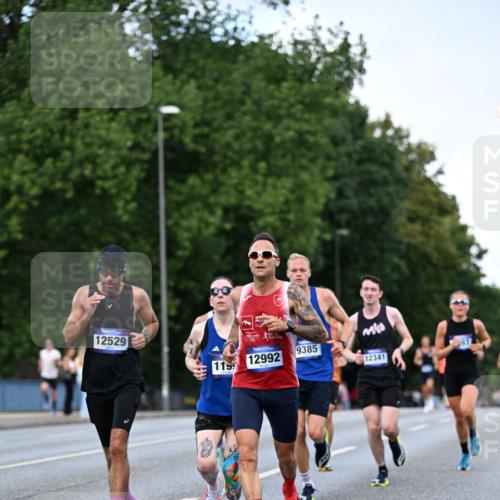 29.06.2025 - hella hamburg halbmarathon Dr. Thomas Lammeyer http://msf.ph/oto/8171323 29.06.2025 09:46:11 Kennedybrücke 4338, 9097, 9385, 9565, 9767, 10867, 11228 meine-sportfotos.de