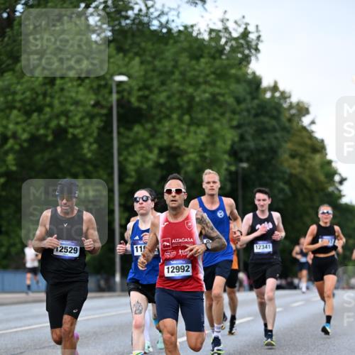 29.06.2025 - hella hamburg halbmarathon Dr. Thomas Lammeyer http://msf.ph/oto/8171334 29.06.2025 09:46:11 Kennedybrücke 4338, 9097, 9385, 9565, 9767, 10867, 11228 meine-sportfotos.de