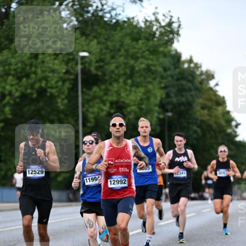 29.06.2025 - hella hamburg halbmarathon Dr. Thomas Lammeyer http://msf.ph/oto/8171360 29.06.2025 09:46:11 Kennedybrücke 4338, 9097, 9385, 9565, 9767, 10867, 11228 meine-sportfotos.de