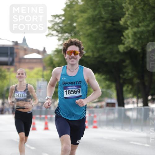 29.06.2025 - hella hamburg halbmarathon Jannik Wohlers http://msf.ph/oto/8171381 29.06.2025 09:41:52 Lombardsbrücke 2604, 10485, 14113, 14506, 15253, 17003, 18569 meine-sportfotos.de