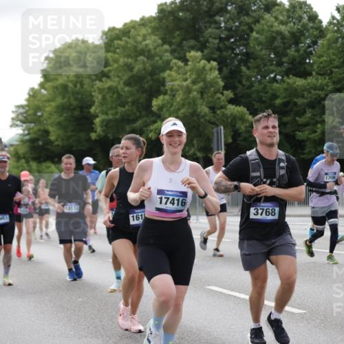 29.06.2025 - hella hamburg halbmarathon Jannik Wohlers http://msf.ph/oto/8171400 29.06.2025 10:21:41 Lombardsbrücke 1003, 1294, 1419, 1963, 2009, 2063, 2514, 2744, 3050, 3172, 3458, 3606, 3768, 3995, 4046, 4366, 5641, 6676, 6881, 6977, 7162, 8431, 8860, 8884, 8954, 9002, 9062, 9327, 9788, 9807, 10088, 10125, 10167, 10210, 10710, 11440, 12894, 13255, 13477, 14053, 14055, 14059, 14168, 14180, 15129, 15324, 15635, 15660, 16143, 16154, 16161, 16796, 16920, 17416, 17556, 17696, 17944, 18172, 18661, 19008, 19099, 19154 meine-sportfotos.de