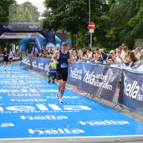 29.06.2025 - hella hamburg halbmarathon Zöllner http://msf.ph/oto/8171408 29.06.2025 10:22:40 Ziel 2618, 3720 meine-sportfotos.de