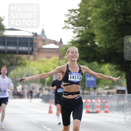 29.06.2025 - hella hamburg halbmarathon Jannik Wohlers http://msf.ph/oto/8171453 29.06.2025 09:41:53 Lombardsbrücke 2604, 2618, 10485, 14113, 14506, 15253, 17003, 18569 meine-sportfotos.de