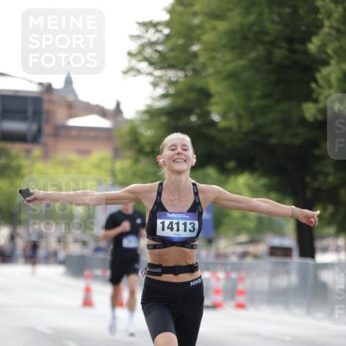 29.06.2025 - hella hamburg halbmarathon Jannik Wohlers http://msf.ph/oto/8171504 29.06.2025 09:41:53 Lombardsbrücke 2604, 2618, 10485, 14113, 14506, 15253, 17003, 18569 meine-sportfotos.de