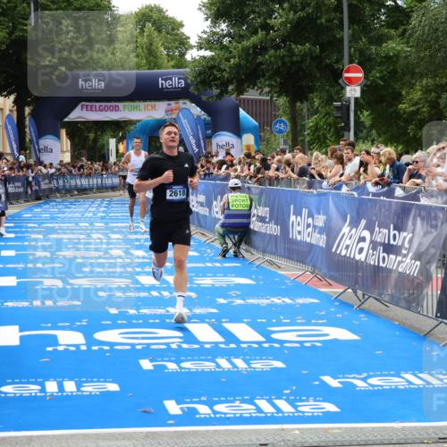 29.06.2025 - hella hamburg halbmarathon Zöllner http://msf.ph/oto/8171508 29.06.2025 10:22:45 Ziel 2618, 18897 meine-sportfotos.de