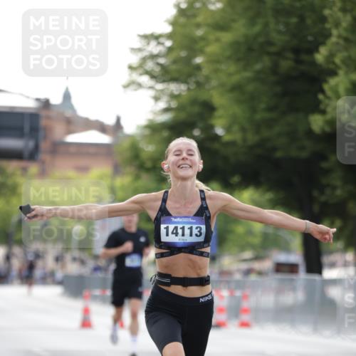 29.06.2025 - hella hamburg halbmarathon Jannik Wohlers http://msf.ph/oto/8171527 29.06.2025 09:41:53 Lombardsbrücke 2604, 2618, 10485, 14113, 14506, 15253, 17003, 18569 meine-sportfotos.de