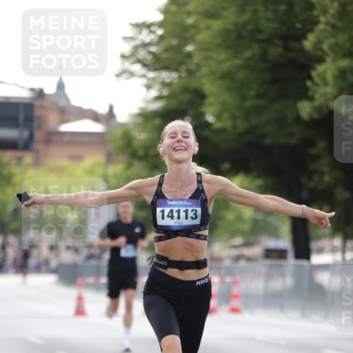 29.06.2025 - hella hamburg halbmarathon Jannik Wohlers http://msf.ph/oto/8171549 29.06.2025 09:41:53 Lombardsbrücke 2604, 2618, 10485, 14113, 14506, 15253, 17003, 18569 meine-sportfotos.de