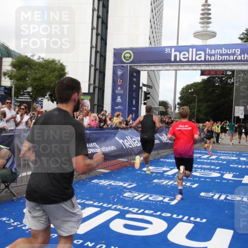 29.06.2025 - hella hamburg halbmarathon Michael Strokosch http://msf.ph/oto/8171558 29.06.2025 10:36:31 Ziel 8084, 9296, 10404, 10680, 10852, 11304, 11833, 12916, 14075, 17723, 18062 meine-sportfotos.de