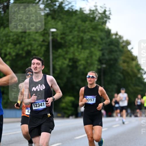 29.06.2025 - hella hamburg halbmarathon Dr. Thomas Lammeyer http://msf.ph/oto/8171570 29.06.2025 09:46:14 Kennedybrücke 1271, 4338, 9097, 9385, 9565, 9767, 10867 meine-sportfotos.de