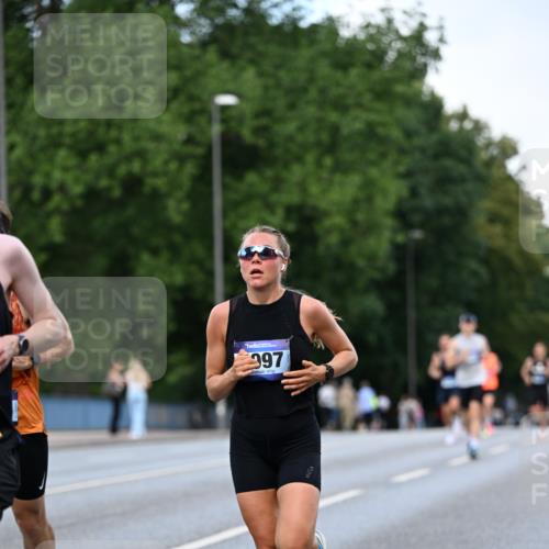 29.06.2025 - hella hamburg halbmarathon Dr. Thomas Lammeyer http://msf.ph/oto/8171619 29.06.2025 09:46:15 Kennedybrücke 1271, 4338, 9097, 9385, 9565, 9767, 10867 meine-sportfotos.de