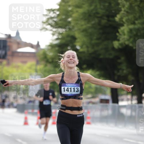 29.06.2025 - hella hamburg halbmarathon Jannik Wohlers http://msf.ph/oto/8171629 29.06.2025 09:41:53 Lombardsbrücke 2604, 2618, 10485, 14113, 14506, 15253, 17003, 18569 meine-sportfotos.de