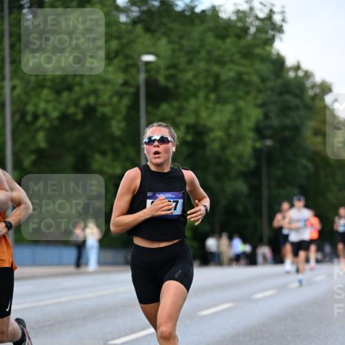 29.06.2025 - hella hamburg halbmarathon Dr. Thomas Lammeyer http://msf.ph/oto/8171630 29.06.2025 09:46:15 Kennedybrücke 1271, 4338, 9097, 9385, 9565, 9767, 10867 meine-sportfotos.de
