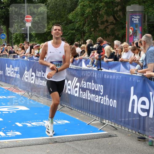 29.06.2025 - hella hamburg halbmarathon Zöllner http://msf.ph/oto/8171637 29.06.2025 10:22:50 Ziel 18897 meine-sportfotos.de
