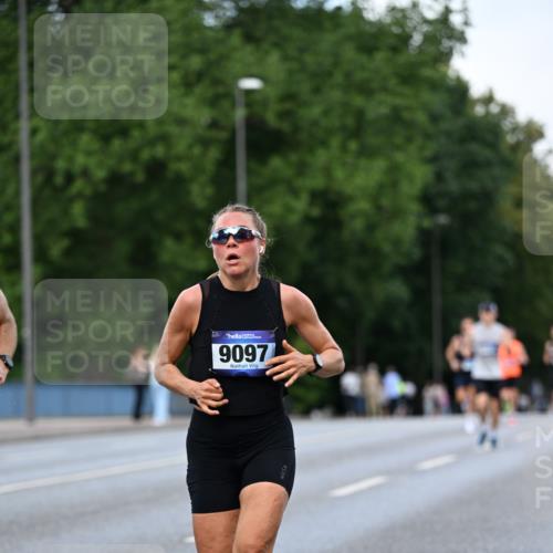 29.06.2025 - hella hamburg halbmarathon Dr. Thomas Lammeyer http://msf.ph/oto/8171640 29.06.2025 09:46:15 Kennedybrücke 1271, 4338, 9097, 9385, 9565, 9767, 10867 meine-sportfotos.de