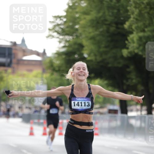 29.06.2025 - hella hamburg halbmarathon Jannik Wohlers http://msf.ph/oto/8171666 29.06.2025 09:41:53 Lombardsbrücke 2604, 2618, 10485, 14113, 14506, 15253, 17003, 18569 meine-sportfotos.de