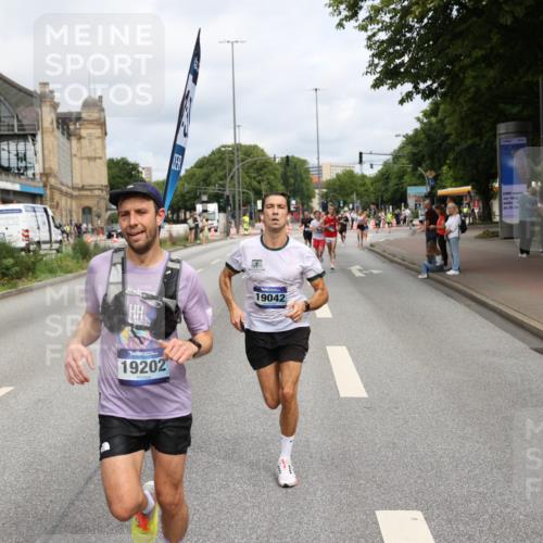 29.06.2025 - hella hamburg halbmarathon Yannick Fuchs http://msf.ph/oto/8171667 29.06.2025 10:24:45 20KM 1758, 2021, 6781, 7186, 7231, 8784, 9137, 9571, 10790, 12234, 12308, 13374, 13838, 14164, 15672, 15880, 16736, 16818, 17197, 18422, 19042, 19202, 19203, 19204 meine-sportfotos.de
