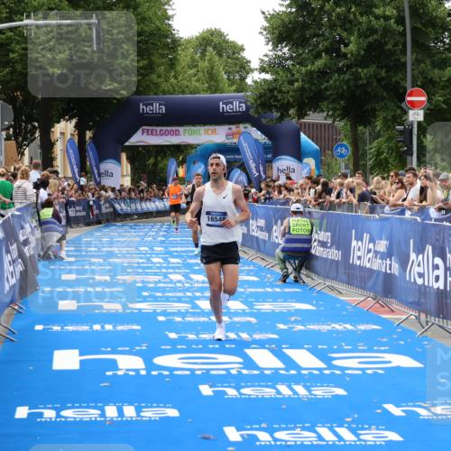 29.06.2025 - hella hamburg halbmarathon Zöllner http://msf.ph/oto/8171682 29.06.2025 10:22:58 Ziel 11624, 16548, 18328 meine-sportfotos.de