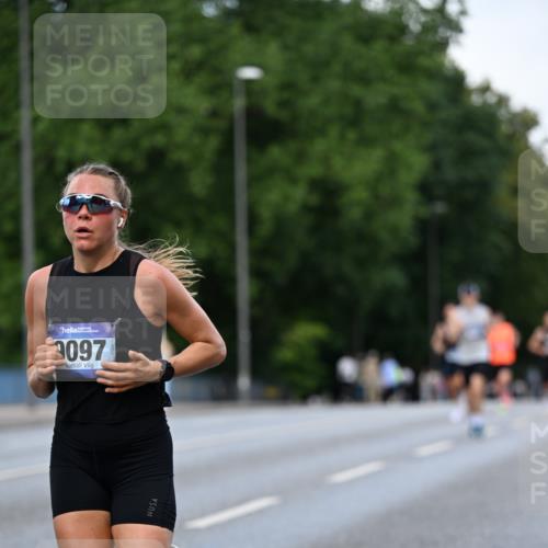 29.06.2025 - hella hamburg halbmarathon Dr. Thomas Lammeyer http://msf.ph/oto/8171688 29.06.2025 09:46:15 Kennedybrücke 1271, 4338, 9097, 9385, 9565, 9767, 10867 meine-sportfotos.de