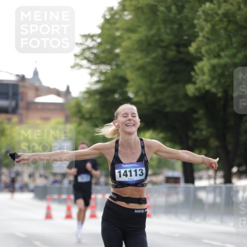 29.06.2025 - hella hamburg halbmarathon Jannik Wohlers http://msf.ph/oto/8171691 29.06.2025 09:41:53 Lombardsbrücke 2604, 2618, 10485, 14113, 14506, 15253, 17003, 18569 meine-sportfotos.de