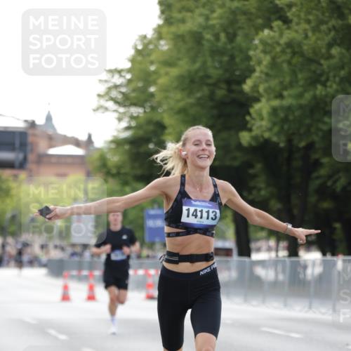 29.06.2025 - hella hamburg halbmarathon Jannik Wohlers http://msf.ph/oto/8171715 29.06.2025 09:41:54 Lombardsbrücke 2604, 2618, 10485, 14113, 15253, 17003, 18569 meine-sportfotos.de