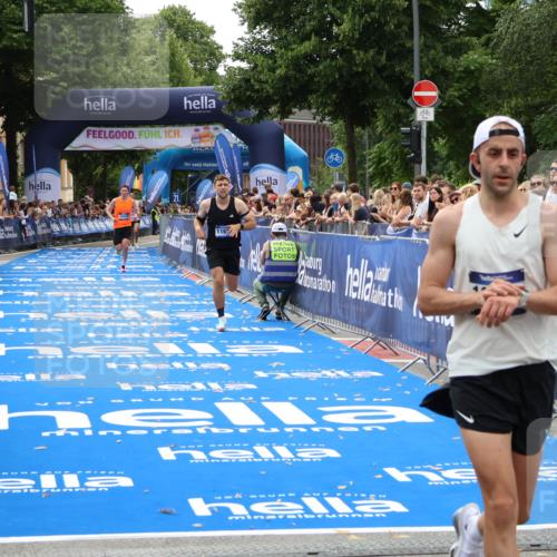 29.06.2025 - hella hamburg halbmarathon Zöllner http://msf.ph/oto/8171802 29.06.2025 10:23:00 Ziel 4128, 11624, 16548, 18328 meine-sportfotos.de
