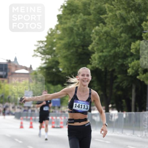 29.06.2025 - hella hamburg halbmarathon Jannik Wohlers http://msf.ph/oto/8171821 29.06.2025 09:41:54 Lombardsbrücke 2604, 2618, 10485, 14113, 15253, 17003, 18569 meine-sportfotos.de