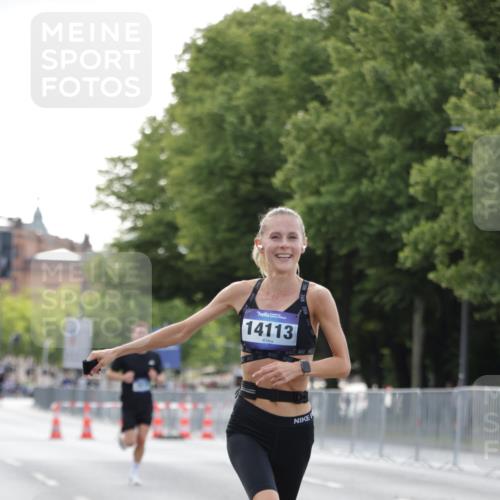 29.06.2025 - hella hamburg halbmarathon Jannik Wohlers http://msf.ph/oto/8171905 29.06.2025 09:41:54 Lombardsbrücke 2604, 2618, 10485, 14113, 15253, 17003, 18569 meine-sportfotos.de