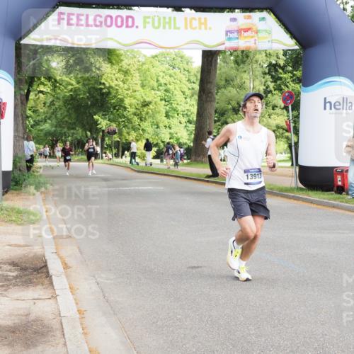 29.06.2025 - hella hamburg halbmarathon MichiJ http://msf.ph/oto/8171933 29.06.2025 10:15:17 Zwischen KM18-KM19 11078, 13913, 14836 meine-sportfotos.de