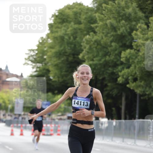 29.06.2025 - hella hamburg halbmarathon Jannik Wohlers http://msf.ph/oto/8171943 29.06.2025 09:41:54 Lombardsbrücke 2604, 2618, 10485, 14113, 15253, 17003, 18569 meine-sportfotos.de