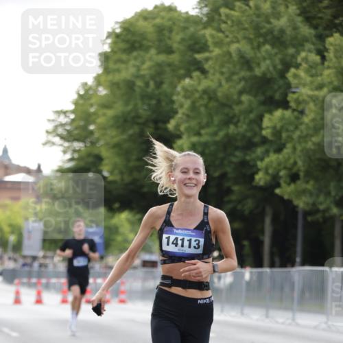 29.06.2025 - hella hamburg halbmarathon Jannik Wohlers http://msf.ph/oto/8171973 29.06.2025 09:41:54 Lombardsbrücke 2604, 2618, 10485, 14113, 15253, 17003, 18569 meine-sportfotos.de