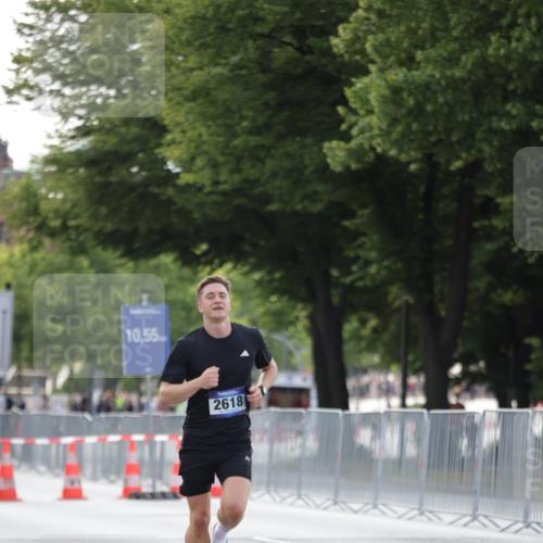 29.06.2025 - hella hamburg halbmarathon Jannik Wohlers http://msf.ph/oto/8172014 29.06.2025 09:41:55 Lombardsbrücke 2604, 2618, 14113, 15253, 17003, 18569 meine-sportfotos.de