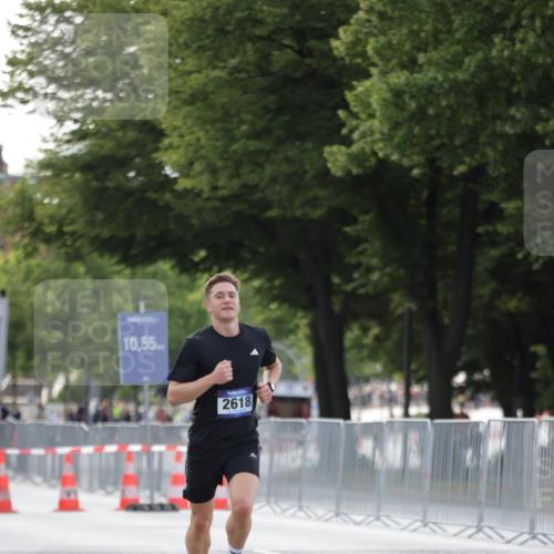 29.06.2025 - hella hamburg halbmarathon Jannik Wohlers http://msf.ph/oto/8172051 29.06.2025 09:41:55 Lombardsbrücke 2604, 2618, 14113, 15253, 17003, 18569 meine-sportfotos.de