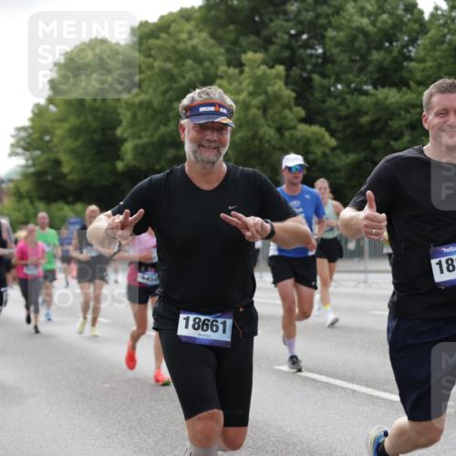 29.06.2025 - hella hamburg halbmarathon Jannik Wohlers http://msf.ph/oto/8172060 29.06.2025 10:21:44 Lombardsbrücke 1003, 1294, 1419, 1963, 2009, 2063, 2514, 2744, 3050, 3172, 3458, 3768, 4366, 4970, 5641, 6881, 6977, 7162, 8431, 8860, 8884, 8954, 9327, 9516, 9788, 9807, 10088, 10167, 10710, 11440, 12894, 13255, 14053, 14055, 14059, 14168, 14180, 14442, 15129, 15324, 15635, 15660, 16143, 16154, 16161, 16796, 16920, 17416, 17556, 17696, 17944, 18172, 18661, 19008, 19154 meine-sportfotos.de