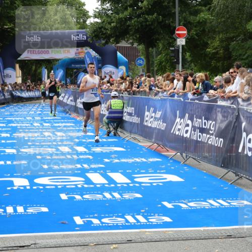 29.06.2025 - hella hamburg halbmarathon Zöllner http://msf.ph/oto/8172062 29.06.2025 10:23:06 Ziel 4128, 7862, 18328 meine-sportfotos.de