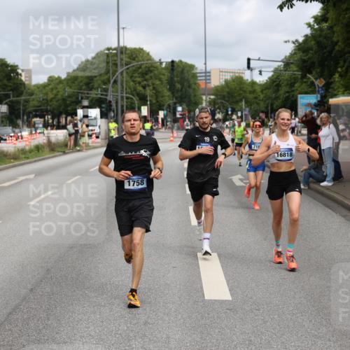 29.06.2025 - hella hamburg halbmarathon Yannick Fuchs http://msf.ph/oto/8172127 29.06.2025 10:24:53 20KM 1758, 2689, 3189, 5308, 7186, 8784, 9571, 9634, 12234, 12308, 13374, 15507, 15672, 16713, 16736, 16818, 17197, 18422, 19042, 19202 meine-sportfotos.de