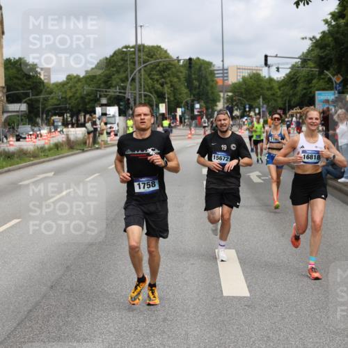 29.06.2025 - hella hamburg halbmarathon Yannick Fuchs http://msf.ph/oto/8172135 29.06.2025 10:24:53 20KM 1758, 2689, 3189, 5308, 7186, 8784, 9571, 9634, 12234, 12308, 13374, 15507, 15672, 16713, 16736, 16818, 17197, 18422, 19042, 19202 meine-sportfotos.de