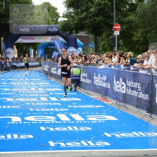 29.06.2025 - hella hamburg halbmarathon Zöllner http://msf.ph/oto/8172144 29.06.2025 10:23:09 Ziel 4128, 7862, 18930 meine-sportfotos.de