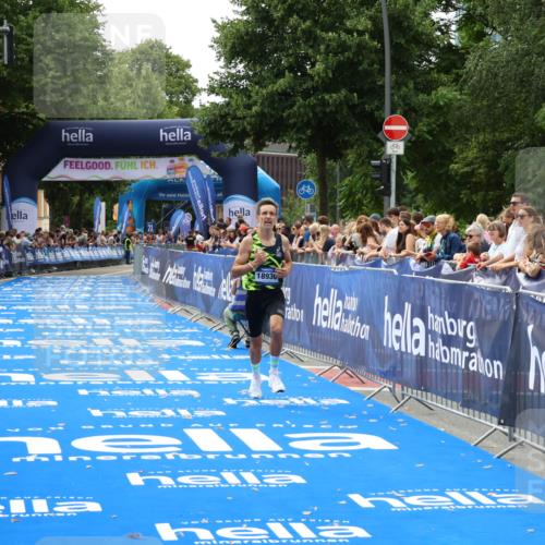 29.06.2025 - hella hamburg halbmarathon Zöllner http://msf.ph/oto/8172239 29.06.2025 10:23:14 Ziel 18930 meine-sportfotos.de