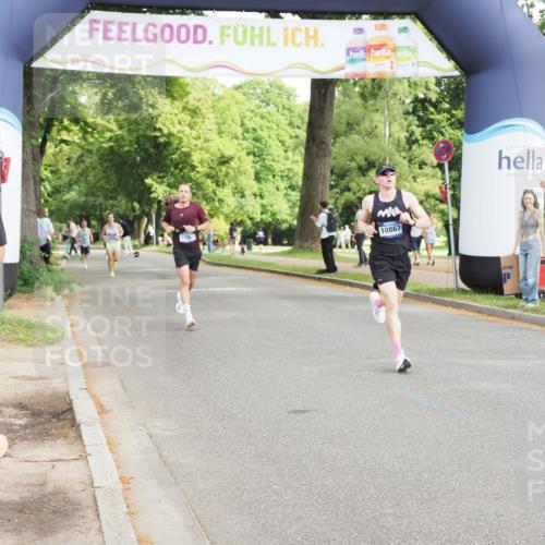 29.06.2025 - hella hamburg halbmarathon MichiJ http://msf.ph/oto/8172242 29.06.2025 10:15:23 Zwischen KM18-KM19 10867, 12067, 13913 meine-sportfotos.de